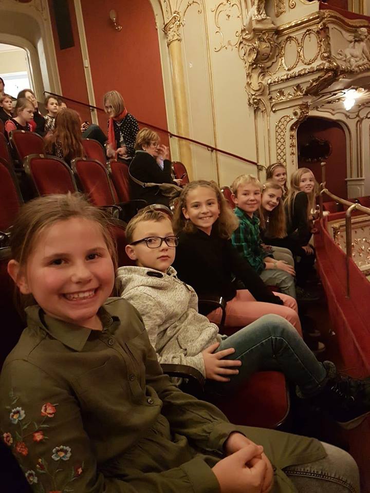 Kinder in der Oper